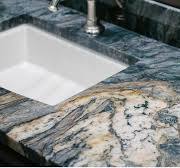 Granit-Arbeitsplatte – Vorteile, Pflege und Ideen | OBI
