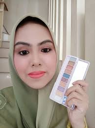 Madame gie eyeshadow moondust temptation no 03 and 04. Review Madame Gie Eyeshadow Moondust Temptation By Amelia Rosana Yukcoba In