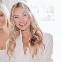 Adrianna Quinn's Instagram, Twitter & Facebook