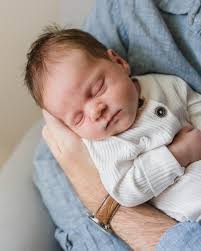 Cozy at-home newborn session — Esther Mathieu