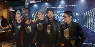 Lirik Dan Chord Lagu Terbakar Cemburu Milik Padi Halaman All Kompas Com