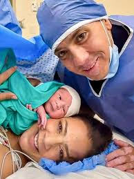 Hoy entendimos que la fe se convierte en milagro cuando Dios lo permite.  🙏🏼 Bienvenido, Diego. Rodrigo ya tiene con quién compartir el mundo.  Gracias, Dios, por tanto. 💙