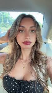 Holly Crowther's Instagram, Twitter & Facebook