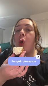 Ugh so good! 🤍✨ #ukpumpkinpie #pumpkinslice #autumndessert  ##quickdessert##pumpkinrecipe