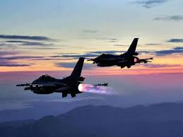 Gambar super keren dari dunia militer. 40 Fighting Falcon Ideas Fighter Jets Military Aircraft F 16 Fighting Falcon