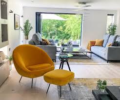 Mavi rengi kırmızı, sarı, beyaz, kahverengi, gri, turuncu ve pembe ile kombinlenebilir. Dekorasyonda Gri Iyi Giden Renkler Her Stile Uygun Dekorlar Ev Gezmesi