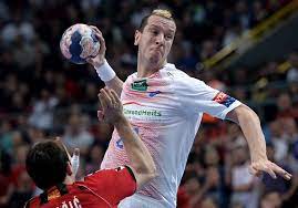 98 kg height in feet: Pascal Hens Privat Sie Halten Pommes Nach Seiner Aktiven Handball Karriere Auf Trab News De