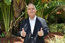 Jim Cason repite en Coral Gables