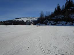 La station des monts d'olmes étant équipée de 80 enneigeurs permettant de compléter l'enneigement naturel, vous êtes certains de pouvoir skier sur un domaine entretenu. Station De Ski Mont D Olmes Lavelanet Aktuelle 2021 Lohnt Es Sich Mit Fotos