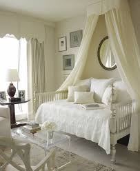 Dieses schlafzimmer ist einfach traumhaft. Romantisches Schlafzimmer Mit Himmelbett Gestalten