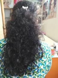 Carrie bradshaw has been a style icon for the modern woman for years now, and for a good reason. Step Cut In Curly Hair Neeta S Naari Beauty Hair Care Facebook