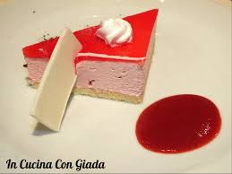 La torta mousse ai lamponi mette insieme la leggerezza della mousse e la dolcezza dei lamponi, da completare con torta mousse ai lamponi. Torta Mousse Di Lamponi Le Delizie Di Giada