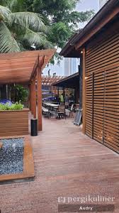 Petugas keamanan gereja katedral cegah pelaku masuk, lalu terjadi ledakan mahfud md: Holywings Tavern Kemang Lengkap Menu Terbaru Jam Buka No Telepon Alamat Dengan Peta