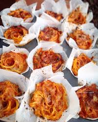 Questa torta di pasta presenta il vantaggio di essere preparata in anticipo, ottima per arricchire i nostri buffet e ideale da portare in gita fuori casa. Come Fare La Crostata Di Tagliolini La Mamma Cuoco