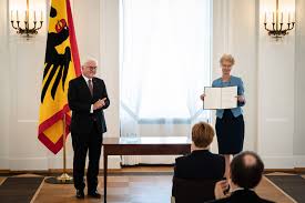 Kandidaten müssen mindestens 40 jahre alt sein, die befähigung zum richteramt haben und zum. Www Bundespraesident De Der Bundesprasident Terminkalender Richterwechsel Am Bundesverfassungsgericht Entlassung Und Ernennung