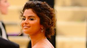 Times Selena Gomez Was Nearly Unrecognizable After A Drastic Makeup  Transformation