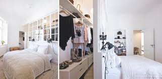 Per le camere a pianta quadrata di grandi dimensioni, una soluzione ad hoc e una cabina armadio ad angolo posta dietro al letto posizionato. Cabina Armadio Dietro Al Letto Letti Di Design Letto Armadio Armadio Camera Da Letto