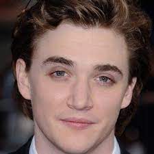 He started his career by following his sister along to one of her auditions. Kyle Gallner Bio Family Trivia Famous Birthdays