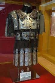 Film iron man menitik beratkan evolusi baju zirah iron man dengan model mark i, mark ii, dan akhirnya zirah model mark iii. 20 Ide Baju Zirah Baju Zirah Indonesia Panahan Tradisional