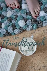 Viele kreative ideen und kostenlose anleitungen zum thema teppich findest du auf handmade kultur. Diy Flauschteppich Aus Pompoms Einfach Selber Machen Smillas Wohngefuhl Diy Blog