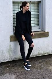 Black And White Slip On Vans Outfits Vans Shot From The Street Black Slip Ons Boyish Style Black Fashion