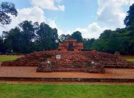 Situs percandian muaro jambi terletak di desa muaro jambi, kecamatan muaro sebo, kabupaten muara jambi. Candi Muara Takus Jambi