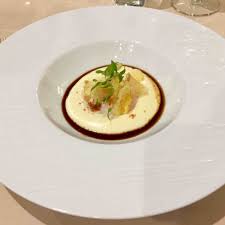 L œuf Fermier Confit Lentement A 64 Emulsion De Pomme De Terre Fumee Au Foin Lard Croustillant Poud Recettes De Cuisine Alimentation Photographie Culinaire