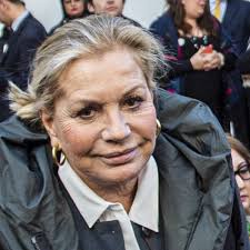 De la wikipedia, enciclopedia liberă. Catherine Spaak Sull Emorragia Non Vedevo E Non Camminavo La Malattia Non E Vergogna
