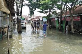 Bagaimanakah cara mengetahui satpam yang. Kali Lamong Meluap 2 Kecamatan Di Gresik Selatan Kebanjiran