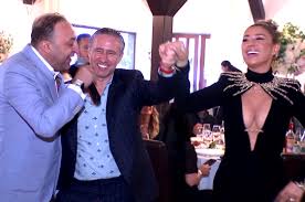 Anamaria prodan a transmis un mesaj pe retelele de socializare. Anamaria Prodan Si LaurenÅ£iu Reghecampf Imagini Fabuloase De La Petrecerea Cu LÄƒutari In Care Si Au Reinnoit JurÄƒmintele Contra A FÄƒcut Si El Show Niza Sports