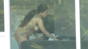Window Voyeur p2 - XVIDEOS.COM