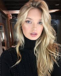 Semasa pertunjukan fesyen Marc Cain baru-baru ini di Berlin, beberapa komen  berdebat siapa yang buat lebih baik, Romee Strijd vs Celine Bethmann.  Seorang model super Belanda (8 juta pengikut) lawan model Jerman