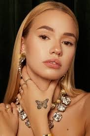 Emma Crow's Instagram, Twitter & Facebook