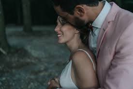 Obtenez un reportage de mariage constitué de photos touchantes, originales et créatives dans un style qui vous plaît. Vannes Archives Photographe Mariage Virginie Hamon