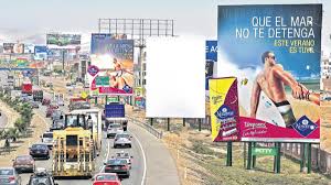 instalación de paneles de prevencion en la Panamericana Sur de Lima con estándares de valor líder