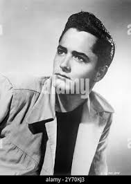 KNOCK ON ANY DOOR, Humphrey Bogart pours a Coke for Susan Perry, 1949 Stock  Photo