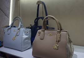 Treat your feet to comfortable yet super cute footwear from the brand, you're spoilt for choice with their collection of ballerinas, flat sandals, heeled sandals, loafers, mules, pumps. Koleksi Terbaru Carlo Rino Sempena Ulangtahun Ke 30 Catatan Sue Izza