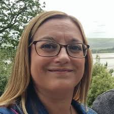 Vic Vicky Victoria 🐾 (@moonvic76)