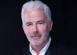 Les nombreux personnages de la série coexistent au sein de cette ville et la plupart d'entre eux se côtoient, car fréquentent les mêmes lieux publics et lieux de travail. Les Feux De L Amour Le Nouveau Mari De Chelsea Newman Arrive A Genoa Casting News Soap Passion Com