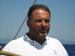 Hi all, I think I have a rather strange electrical wiring set-up in my boat  (build: 208, 2000). I'm the new owner since a few months and getting to  know my boat