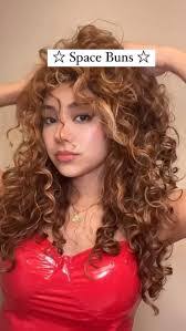 Elisa Roldan's Instagram, Twitter & Facebook