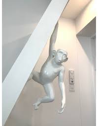 Raum genug, immer wieder dinge zu verändern und neu zu schaffen: Affe Schimpanse Deko Tier Figur Dekoration Garten Design Hanged Hochglanz Lack Design Figuren