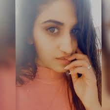 Isha Pandya (@PandyaIsha)