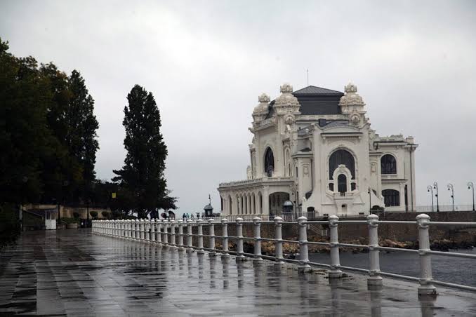 LIVE FOTO Constanța în cod roșu: Avertizarea a expirat / Cod portocaliu de  ploi până la ora 23:00 în tot județul / Cod galben de vânt puternic până  joi seară -