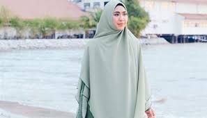 @okisetianadewiofficial @maskanulhuffadz @momilaid @ec_fitslim @merajutkisah @batrisyiaherbalindonesia +6281271015500 найти все фотографии, stories из instagram и другие медиа у okisetianadewi oki setiana dewi инстаграм странице. Hamil Anak Keempat Oki Setiana Dewi Ingin Segera Lulus S3 Seleb Tempo Co