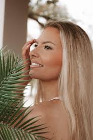 Today marks my 1 year Seintiversary...I'm so thankful for how far I've  came. Never could I have imagined where Seint would bring me. This group of  amazing women who I call my