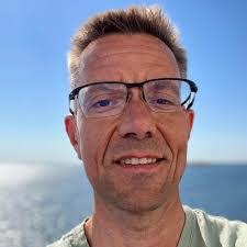 Brian Dahl's Instagram, Twitter & Facebook