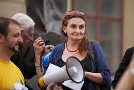 Vystudovala damu, jejími spolužáky v ročníku byla např. Eva Holubova Wikipedia