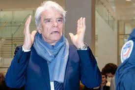 Bernard tapie et son épouse ont été violentés dans la nuit de samedi à dimanche lors d'un cambriolage à leur domicile en région parisienne. Bernard Tapie Les Nouvelles Inquietantes De Son Avocate Sur Son Etat De Sante Closer