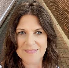 Lisa Bussey's Instagram, Twitter & Facebook